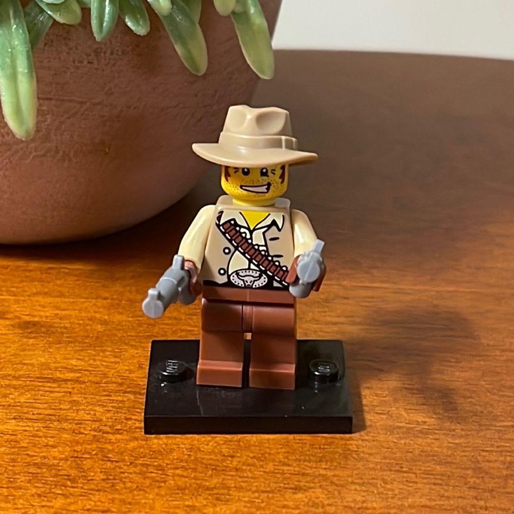 Lego minifigures series 1 cowboys.